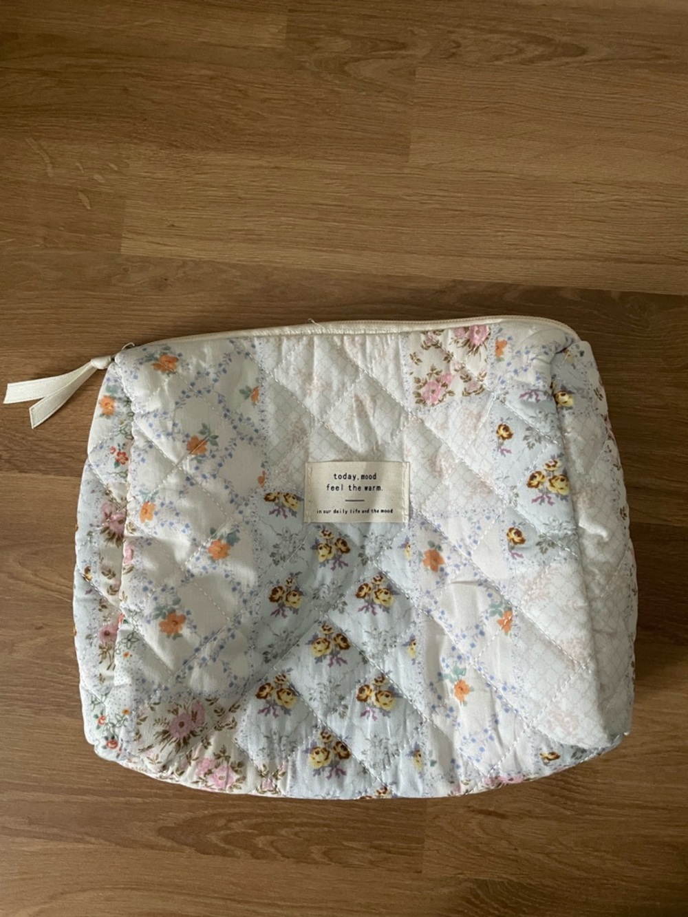 SHEIN White Quilted Floral Cosmetic Bag